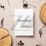 فایل لایه باز موکاپ کارت دعوت رنگ روشن طرح چوب درخت