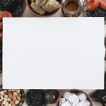 تصویر صفحه سفید با پس زمینه سفره ماه رمضان