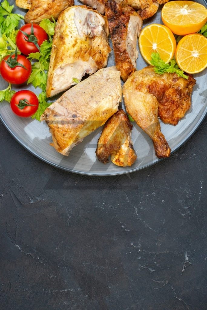 عکس مرغ پخته شده با گوجه فرنگی و مخلفات