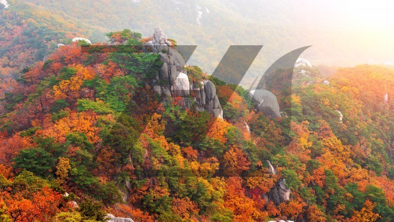 بکگراند منظره پاییزی کوه های بوخانسان کره جنوبی