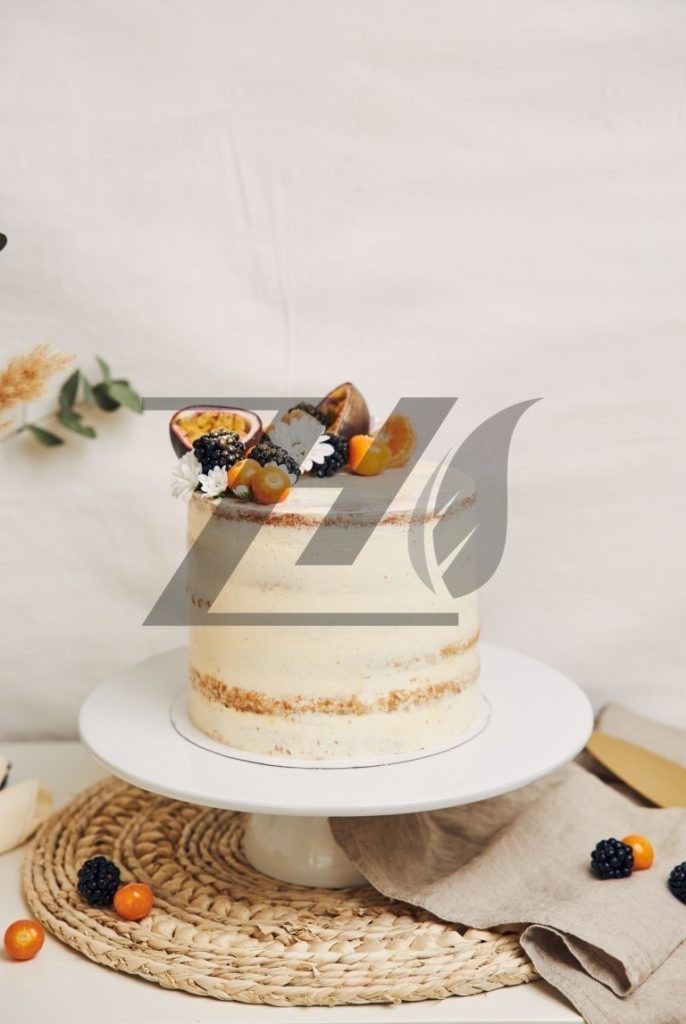 عکس کیک سفید با تزئین میوه
