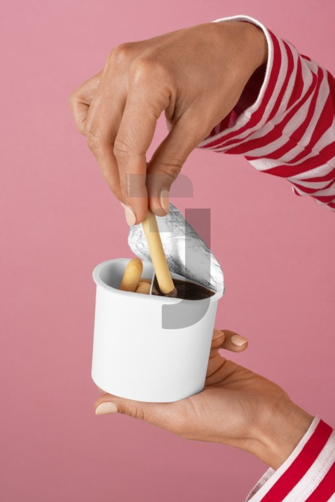 فایل لایه باز موکاپ بسته شکلاتی با بیسکویت