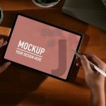 فایل لایه باز موکاپ آیپد از نمای بالا فایل لایه باز موکاپ آیپد از نمای بالا