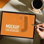فایل لایه باز موکاپ اسکرین آیپد از نمای بالا فایل لایه باز موکاپ اسکرین آیپد از نمای بالا