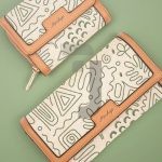 فایل لایه باز موکاپ طرح کیف پول از نمای بالا