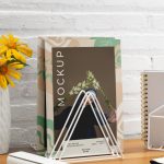 فایل لایه باز موکاپ کتاب جلد سخت با نگهدارنده پایه فلزی فایل لایه باز موکاپ کتاب جلد سخت با نگهدارنده پایه فلزی