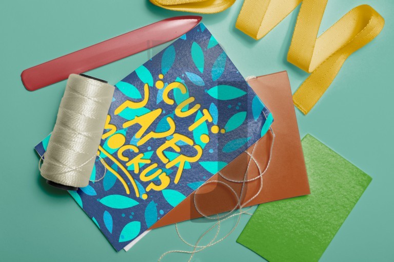 فایل لایه باز موکاپ کاغذهای رنگی