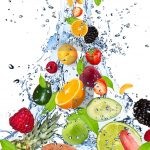 عکس با کیفیت از میوه های تازه در آب