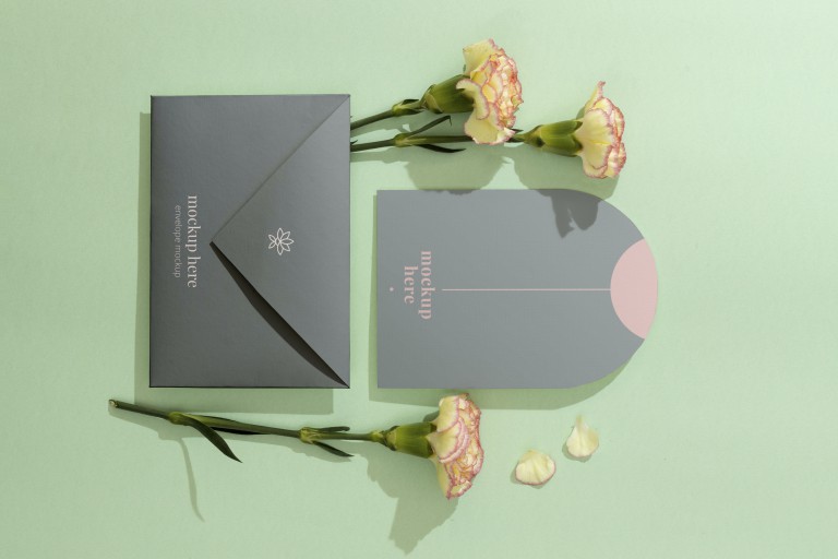 فایل لایه باز موکاپ پاکت و کارت پستال