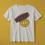 فایل لایه باز موکاپ تی شرت با پس زمینه زرد