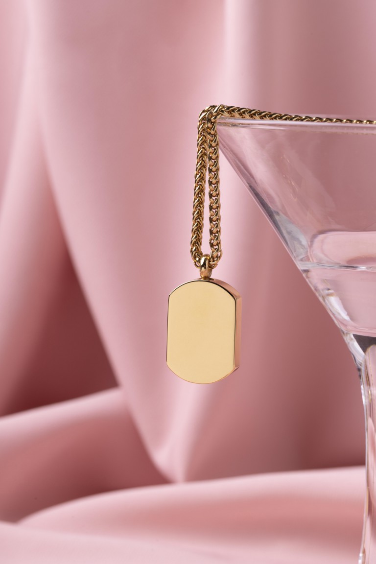 فایل لایه باز موکاپ گردنبند