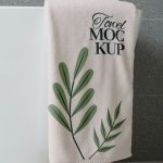 فایل لایه باز موکاپ حوله حمام آویز شده از وان