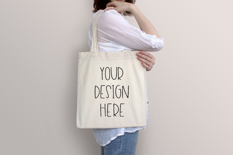 فایل لایه باز طراحی موکاپ تت بگ پارچه ای