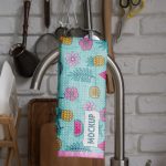 فایل لایه باز موکاپ حوله آشپزخانه روی لوله آب