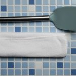 فایل لایه باز موکاپ حوله تا شده در کنار کفگیر