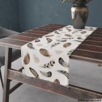 فایل لایه باز تصویر موکاپ رانر روی میز