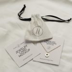 فایل لایه باز موکاپ کیسه جواهرات همراه با کارت های مقوایی