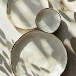 فایل لایه باز موکاپ بشقاب چینی با پس زمینه فایل لایه باز موکاپ بشقاب چینی با پس زمینه