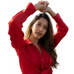 فایل لایه باز خانم درحال نگاه کردن به دوربین با لباس قرمز فایل لایه باز خانم درحال نگاه کردن به دوربین با لباس قرمز