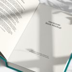 فایل لایه باز موکاپ کتاب باز با پس زمینه شیک و مدرن فایل لایه باز موکاپ کتاب باز با پس زمینه شیک و مدرن