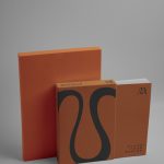 فایل لایه باز طراحی موکاپ کتاب با جعبه فایل لایه باز طراحی موکاپ کتاب با جعبه