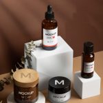 فایل لایه باز موکاپ بطری های شیشه ای محصولات پوستی فایل لایه باز موکاپ بطری های شیشه ای محصولات پوستی