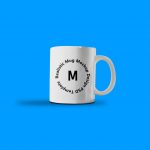فایل لایه باز موکاپ ماگ دسته دار با بک گراند آبی