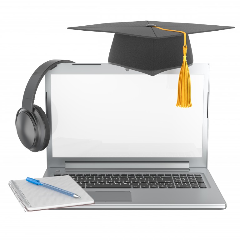 فایل لایه باز لپ تاپ با صفحه نمایش خالی با مفهوم کلاس آموزشی آنلاین