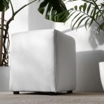 فایل لایه باز موکاپ پاف در اتاق نشیمن فایل لایه باز موکاپ پاف در اتاق نشیمن