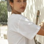 فایل لایه باز مدل موکاپ تی شرت یقه گرد زنانه فایل لایه باز مدل موکاپ تی شرت یقه گرد زنانه