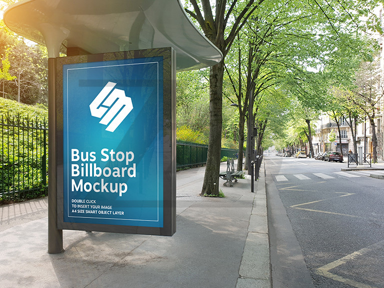 موکاپ بیلبورد ایستاده ایستگاه اتوبوس