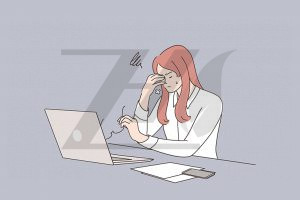 وکتور شخصیت کارتونی زن جوان با استرس نشسته و سرش را لمس می کند کار با لپ تاپ